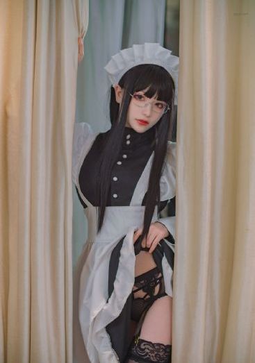 美女脱去内衣露出胸软件