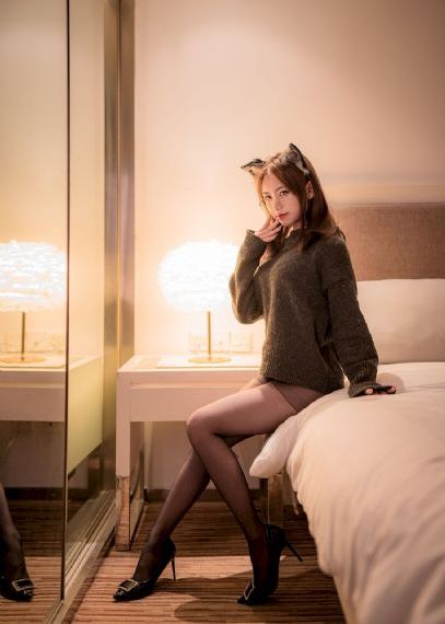 一边亲着一面膜下奶