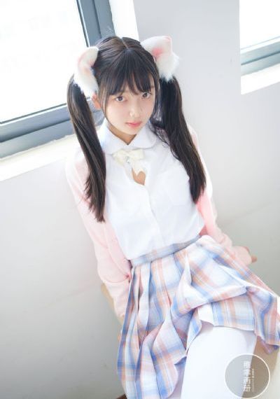 丰满迷人的老师少妇电影