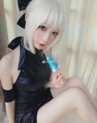 黄8昂