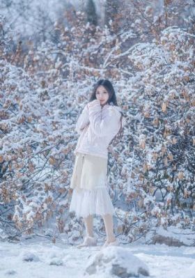 少妇被脱得精光调教